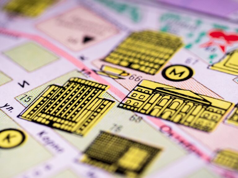 Um Mapa Detalhado Ilustra Edificios E Pontos De Referencia 7pXAWMDB MA