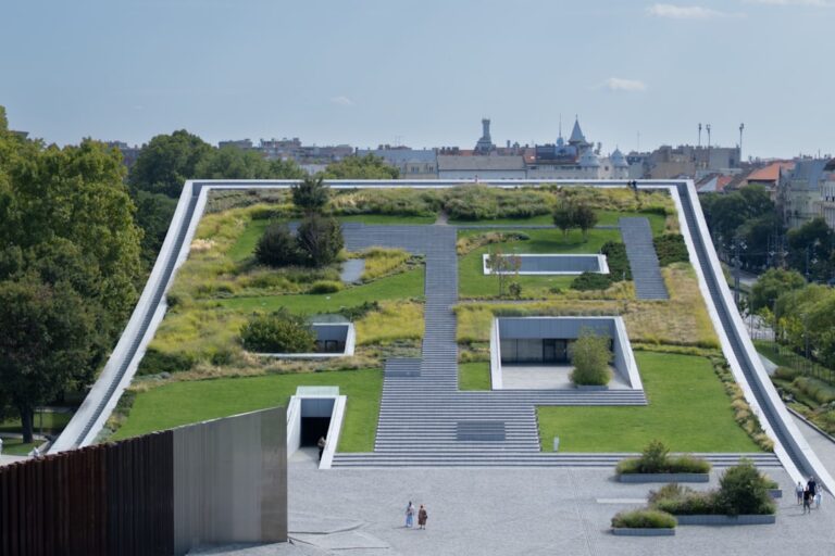 Edificio Moderno Com Telhado Verde E Design Geometrico EQivsmu ByQ