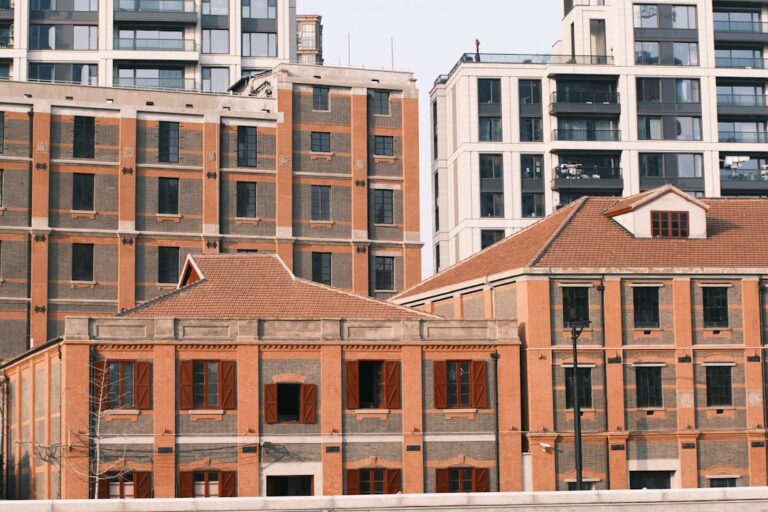 Edificios Antigos E Modernos Com Janelas E Sem Janelas reknyIP5sS0